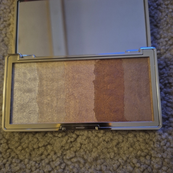Touch in SOL Glowdient Makeup Palette Pretty Filter - Picture 2 of 5